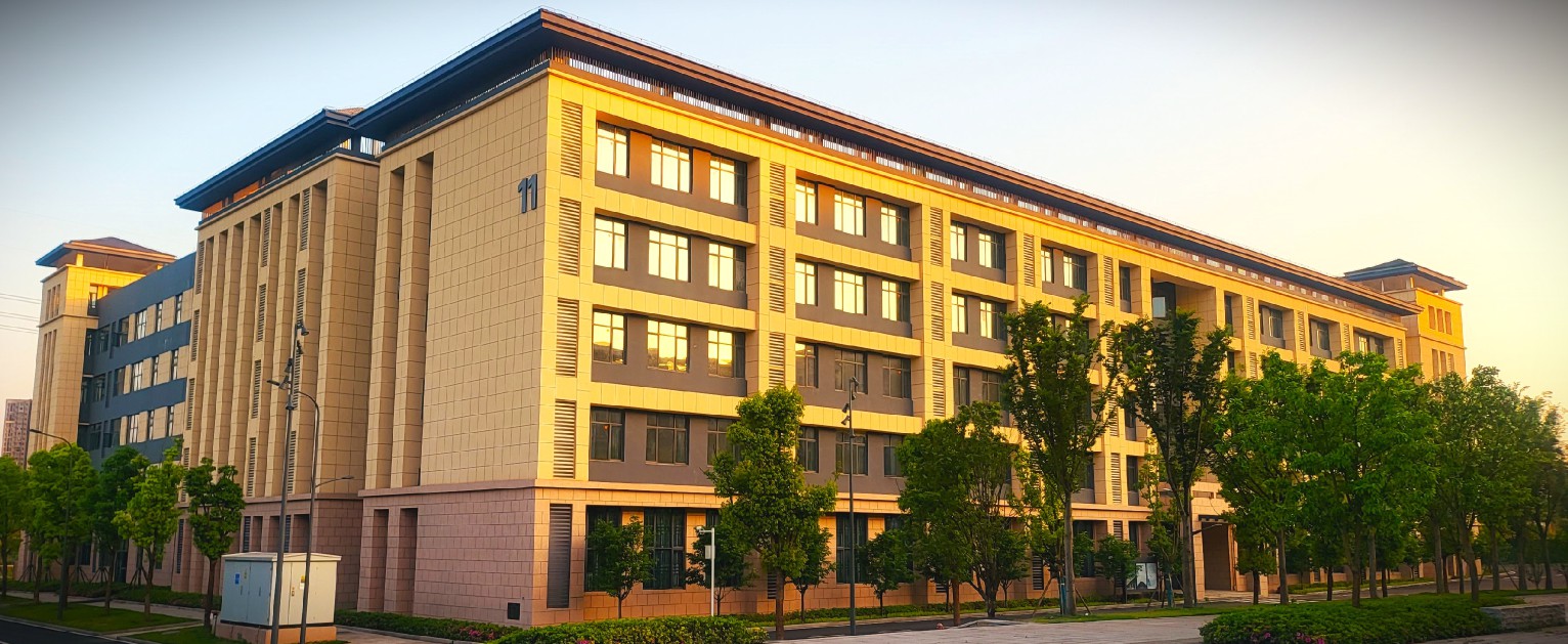 湖北三峡航空学院
